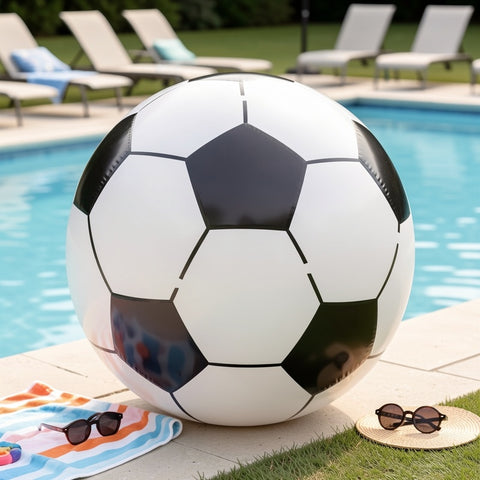 Jättefotboll 60 cm vid poolkanten