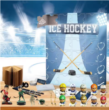 Ishockeykalender: ask med tryckt rinkmotiv och korsade klubbor, med spelarfigurer och hockeyprylar framför